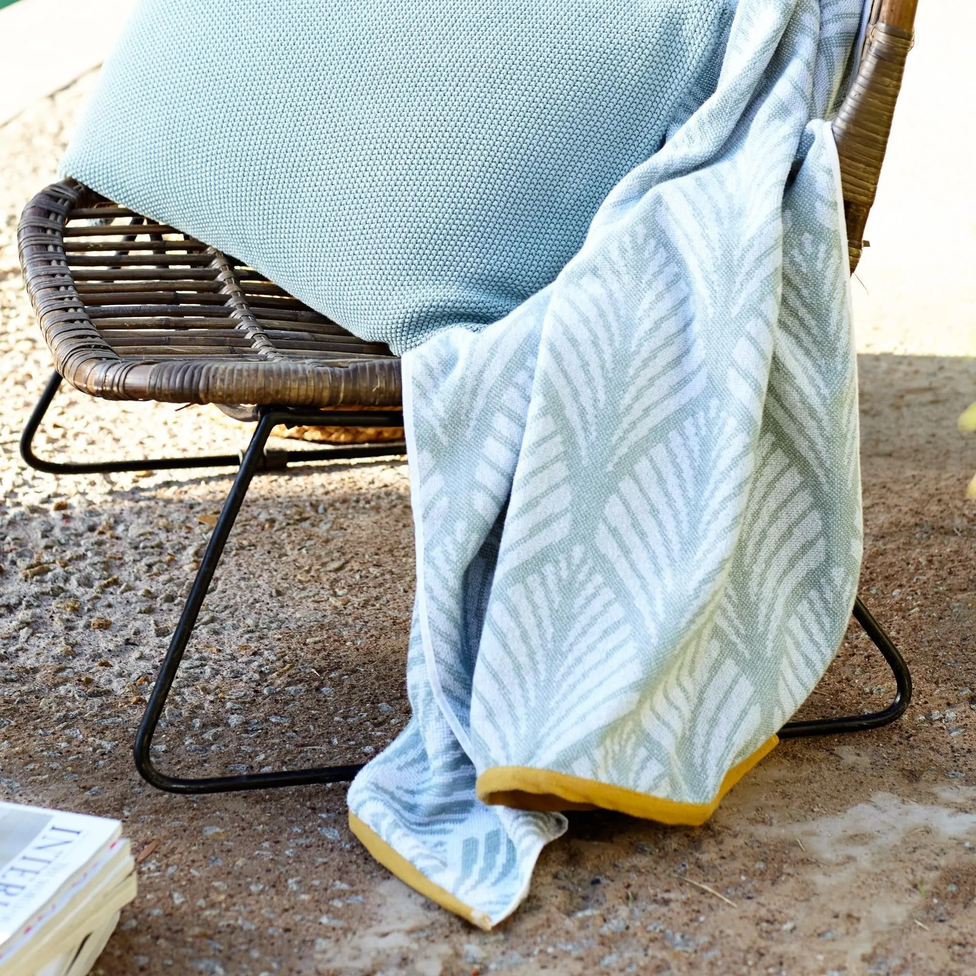 Coimbra Beach Towel [Light grey green/White]