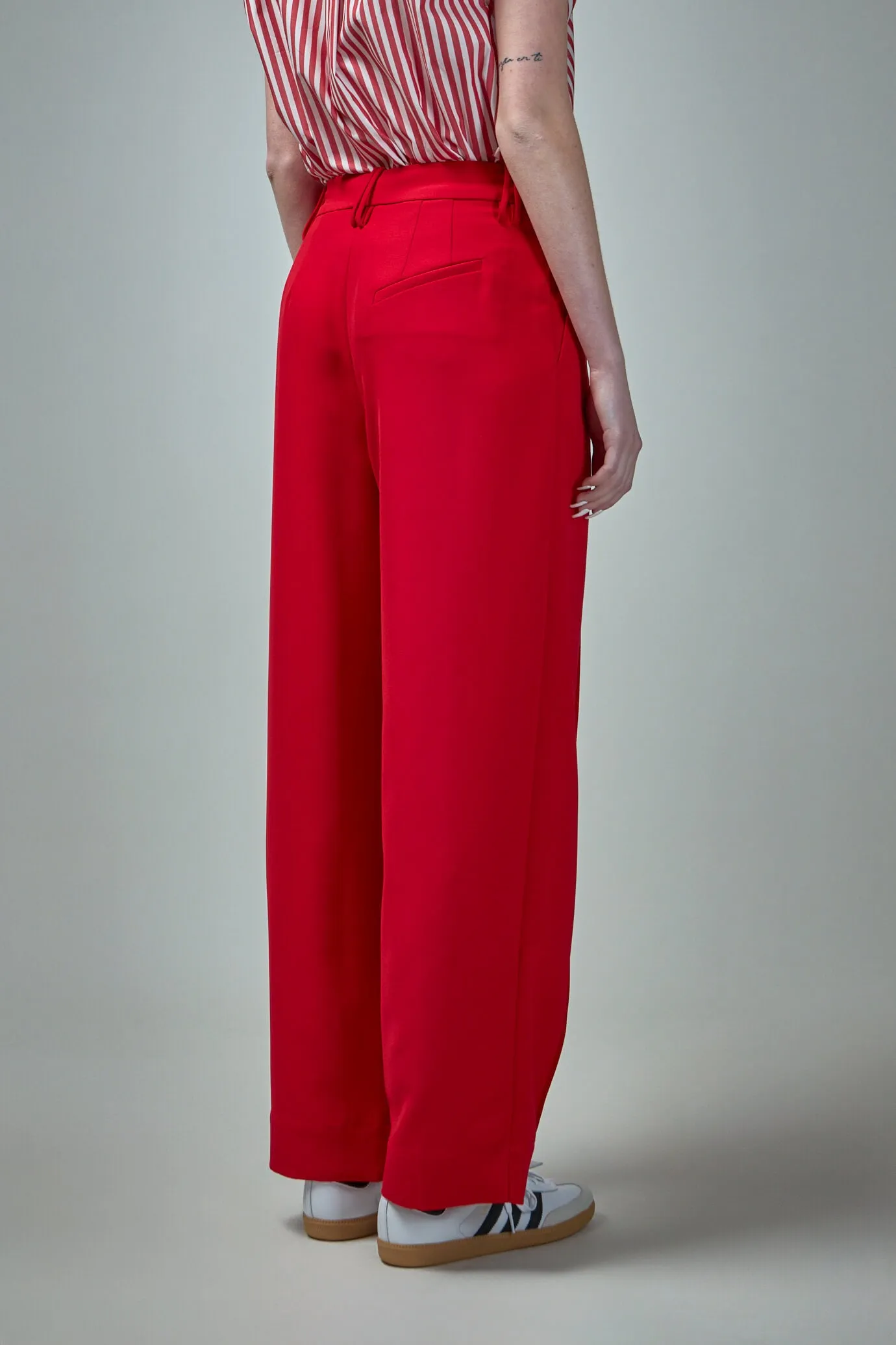 Light Twill Suiting Relaxed Pleated Pants